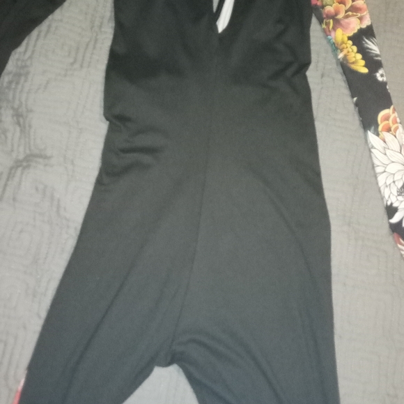 FASHION NOVA BIKE SHORT ROMPER - Picture 4 of 4